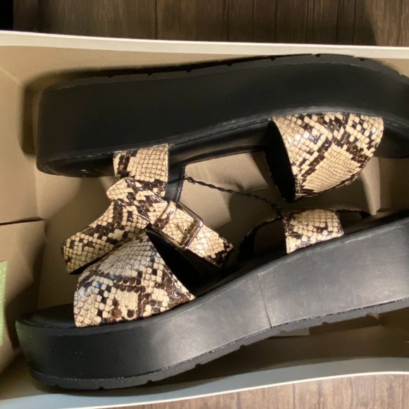 A-New Day - Ivy Heels Gray Snake Print - Picture 4 of 4